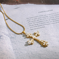 Lantisor cu cruciulita mare cu perle albe, placat cu aur