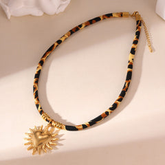 colier cu siret leopard cu pandantiv inima si soare placat cu aur 18K