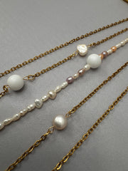 brosa cu perle de apa dulce handmade