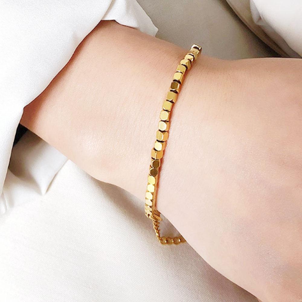 Bratara cubulete fatetata stralucitoare, placata cu aur, rezistenta la apa