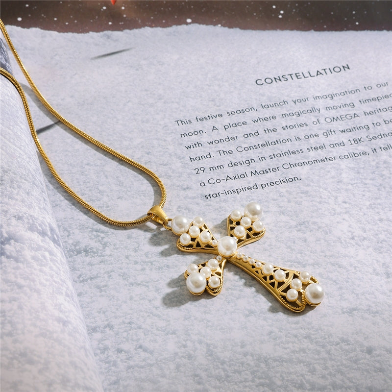 Lantisor cu cruciulita mare  cu perle albe, placat cu aur