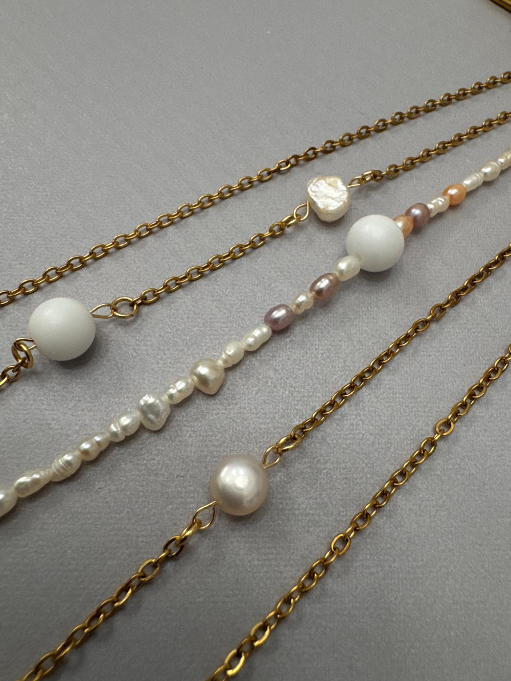 brosa cu perle de apa dulce handmade